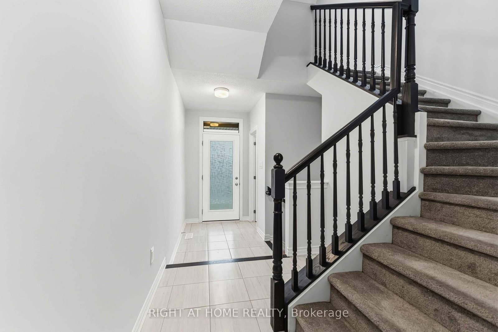 709 Derreen Avenue, Stittsville, ON — photo 3