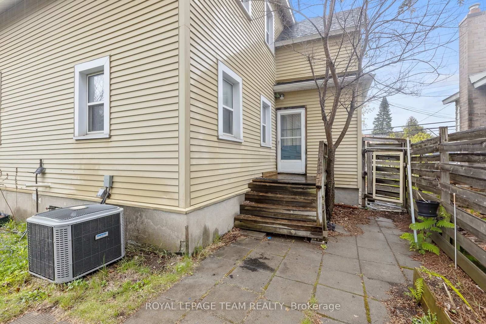 910 Pinecrest Road, Ottawa, ON — photo 2