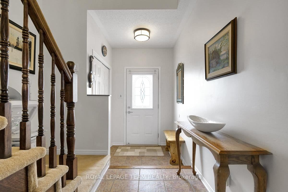 19 Inverkip Avenue, Ottawa, ON — photo 2