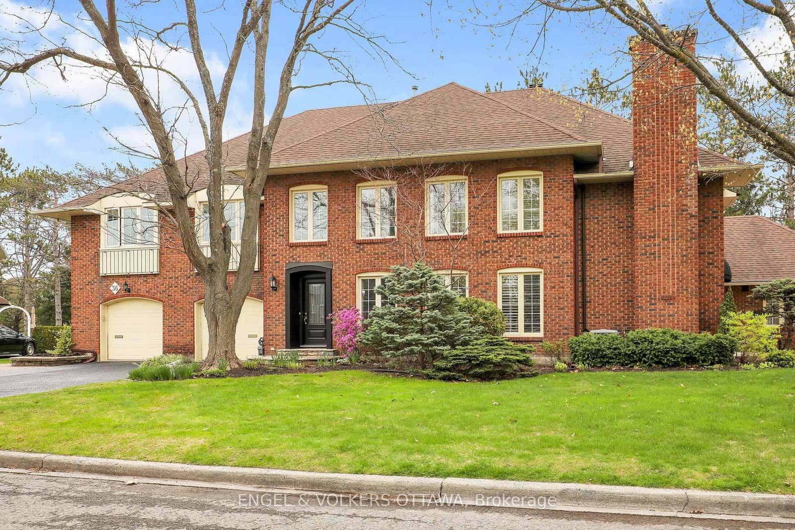 34 Chatsworth Crescent, Ottawa, ON — photo 2
