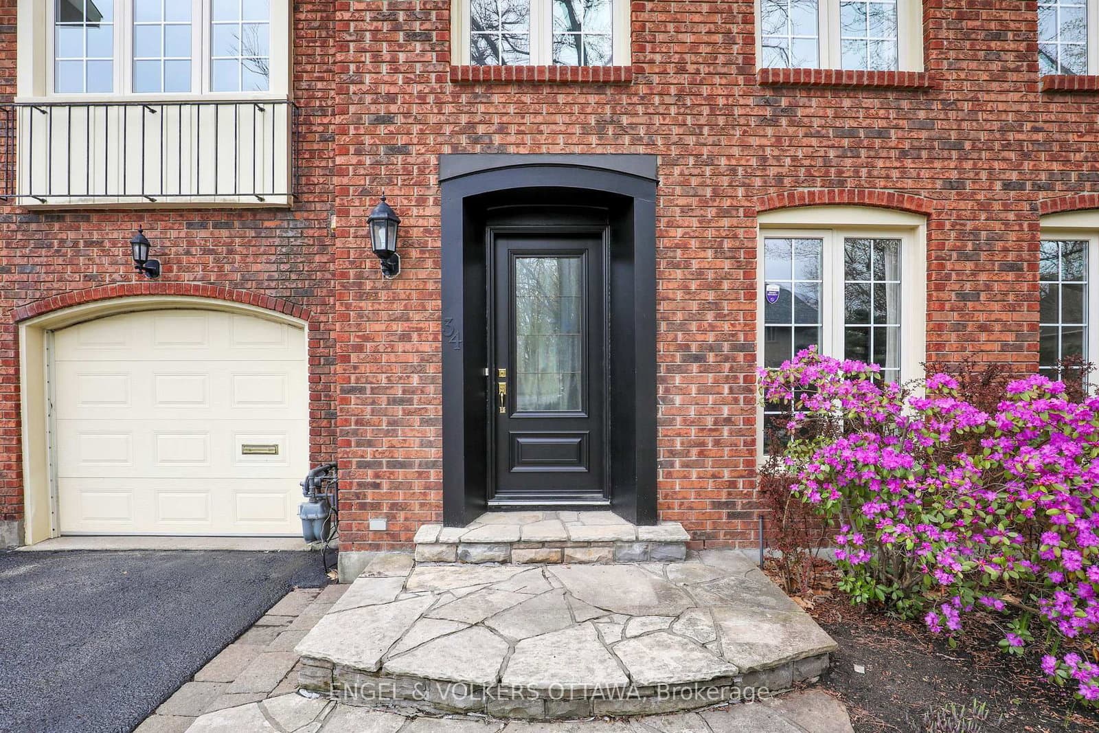 34 Chatsworth Crescent, Ottawa, ON — photo 3