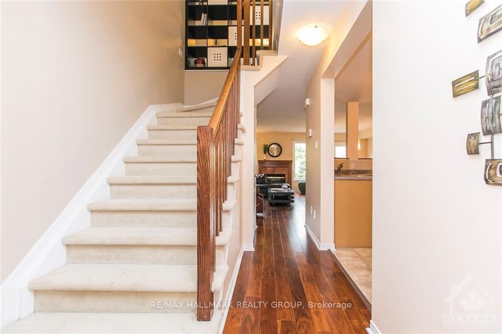 124 Tall Oak Private, Ottawa, ON — photo 2