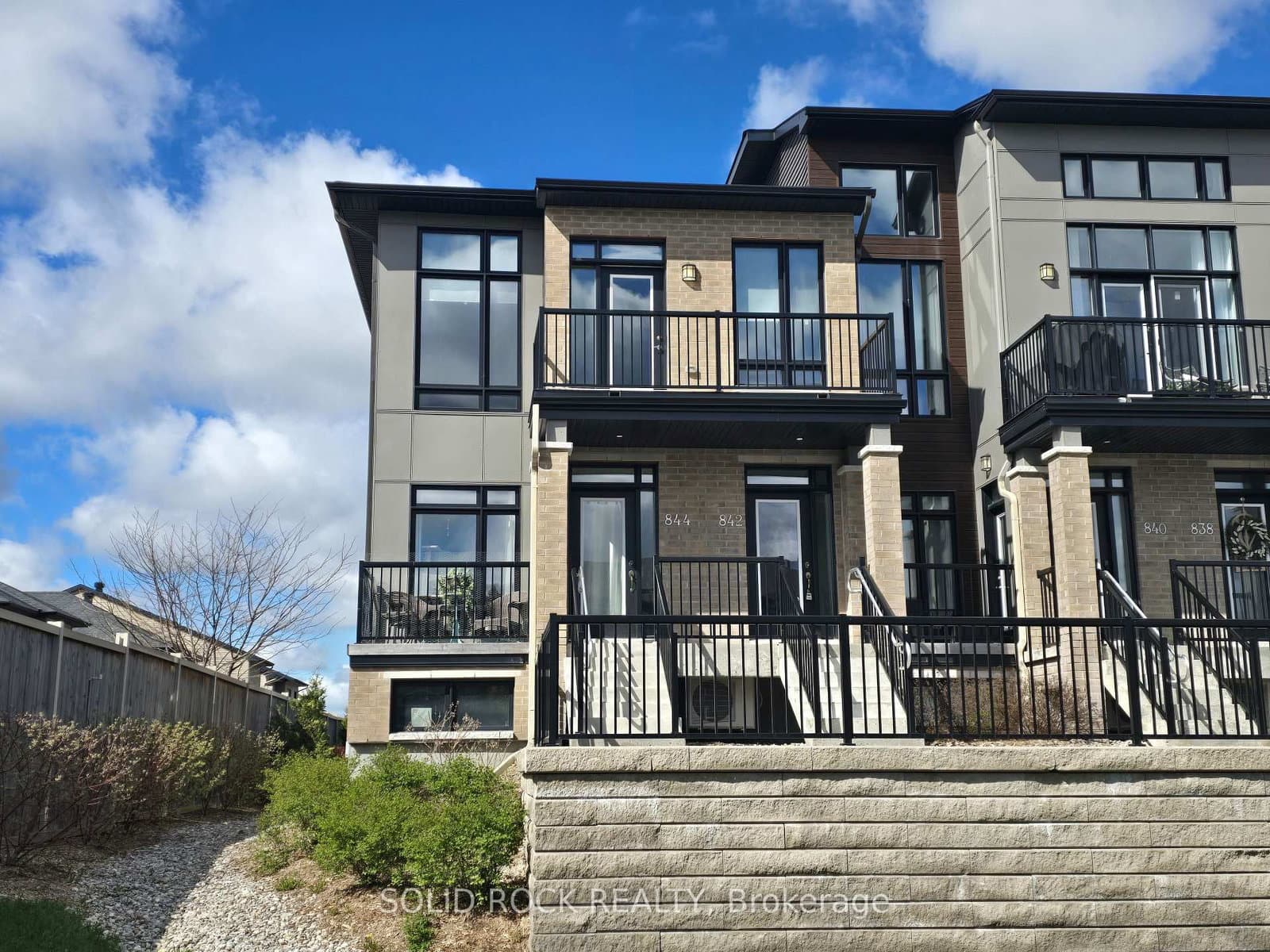 844 Ralph Hennessy Avenue, Ottawa, ON