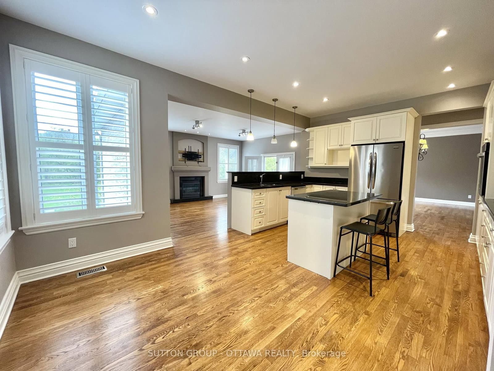 1520 Arnhem Street, Ottawa, ON — photo 2