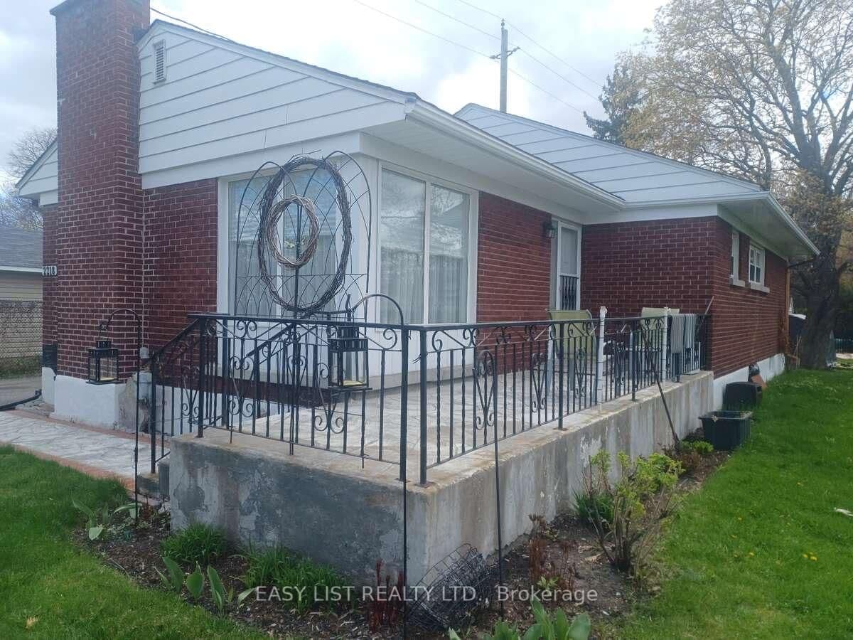2218 Iris Street, Ottawa, ON