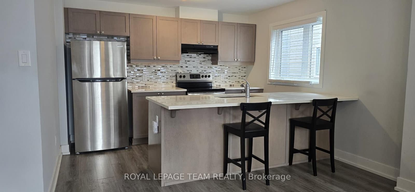 226 ANYOLITE Private, Ottawa, ON — photo 2