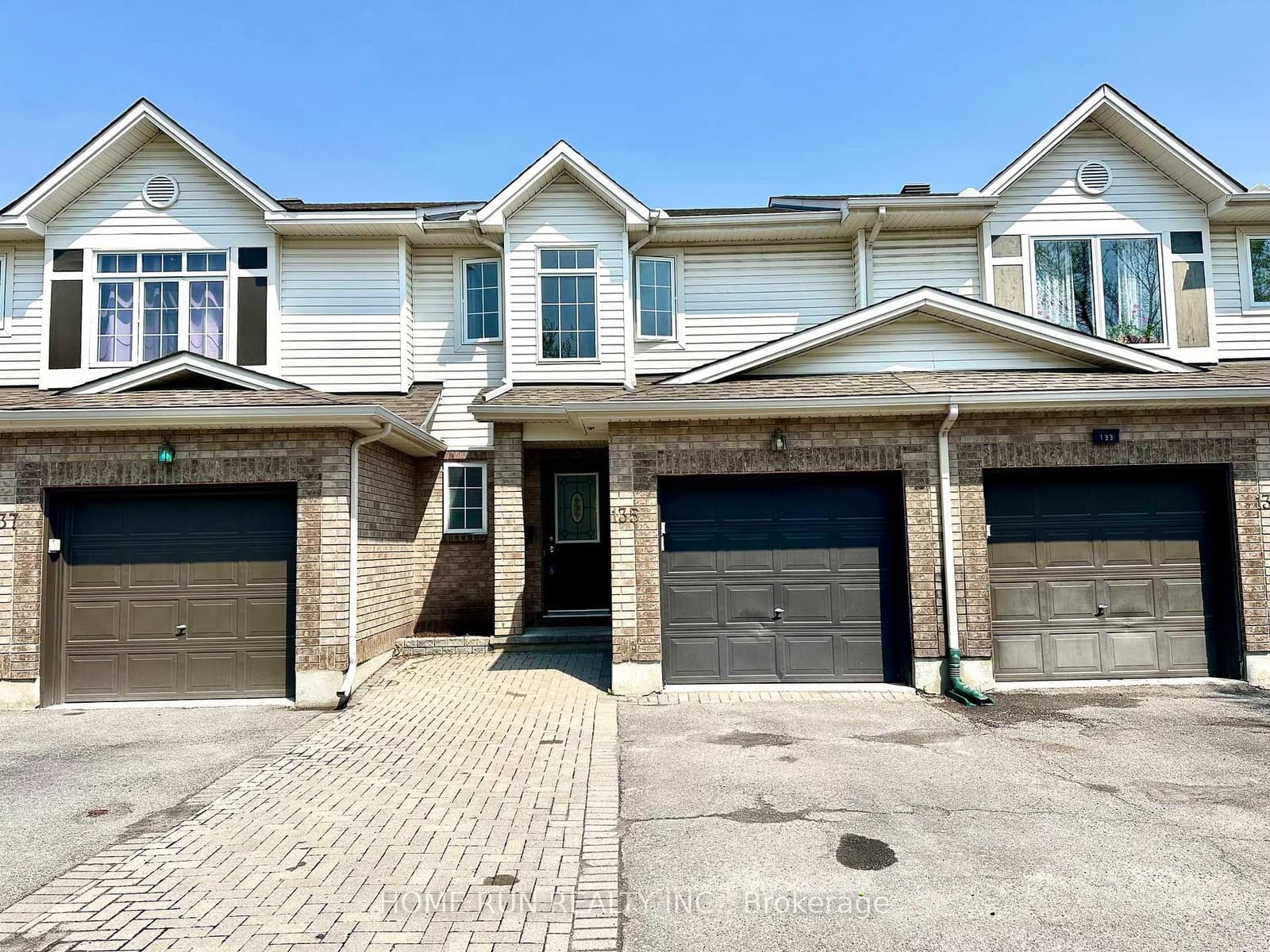 135 Kinross Private, Ottawa, ON