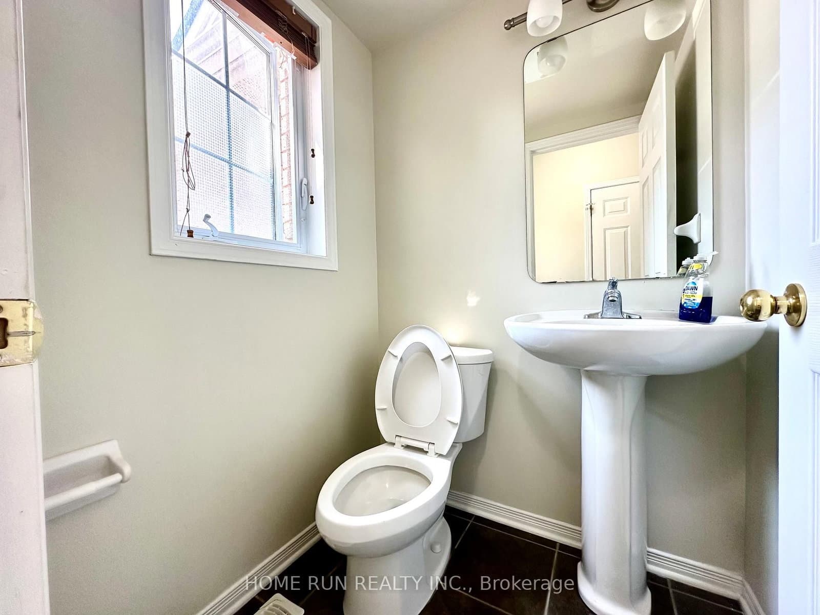 135 Kinross Private, Ottawa, ON — photo 3