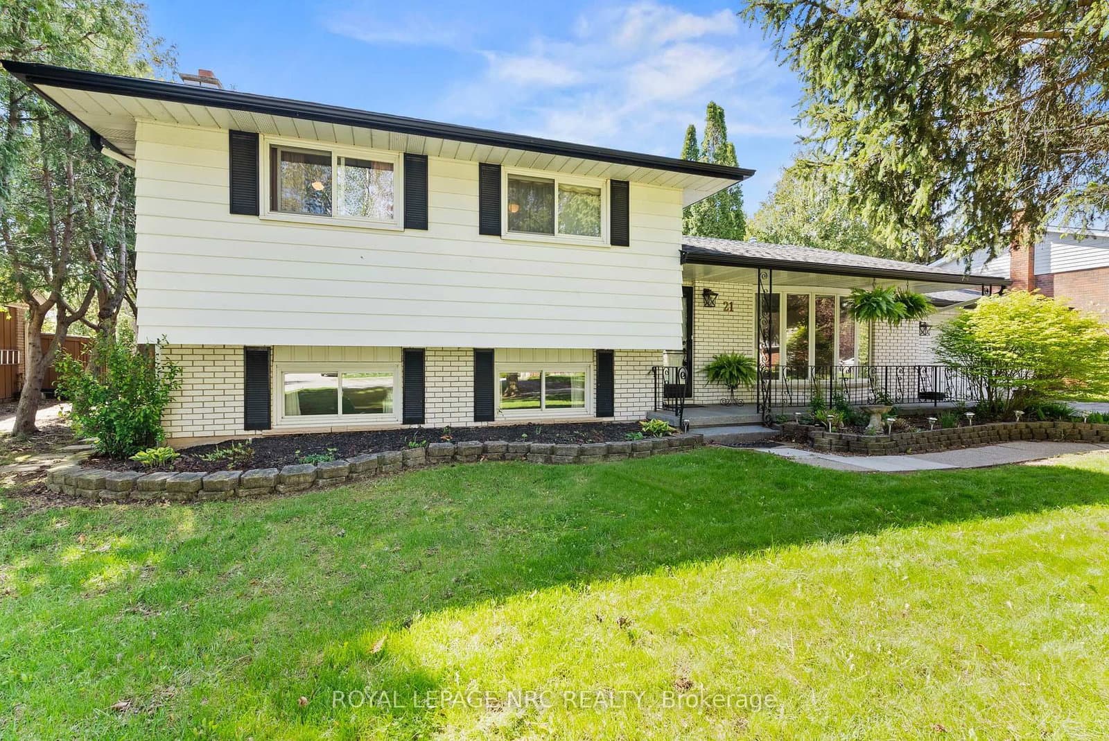 21 Upper Canada Drive, Niagara-on-the-Lake, ON — photo 2