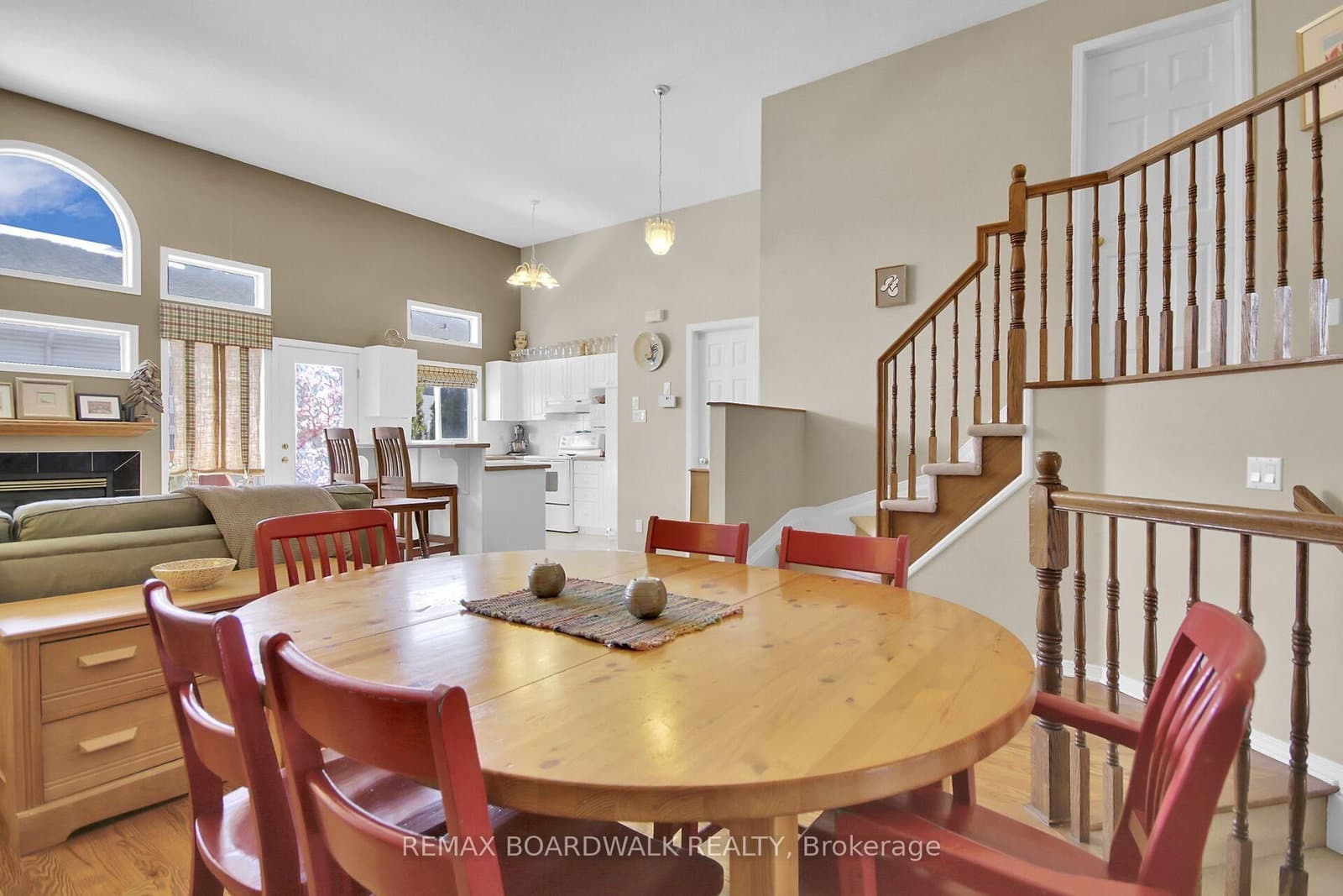 5 Maple Park Private, Ottawa, ON — photo 2