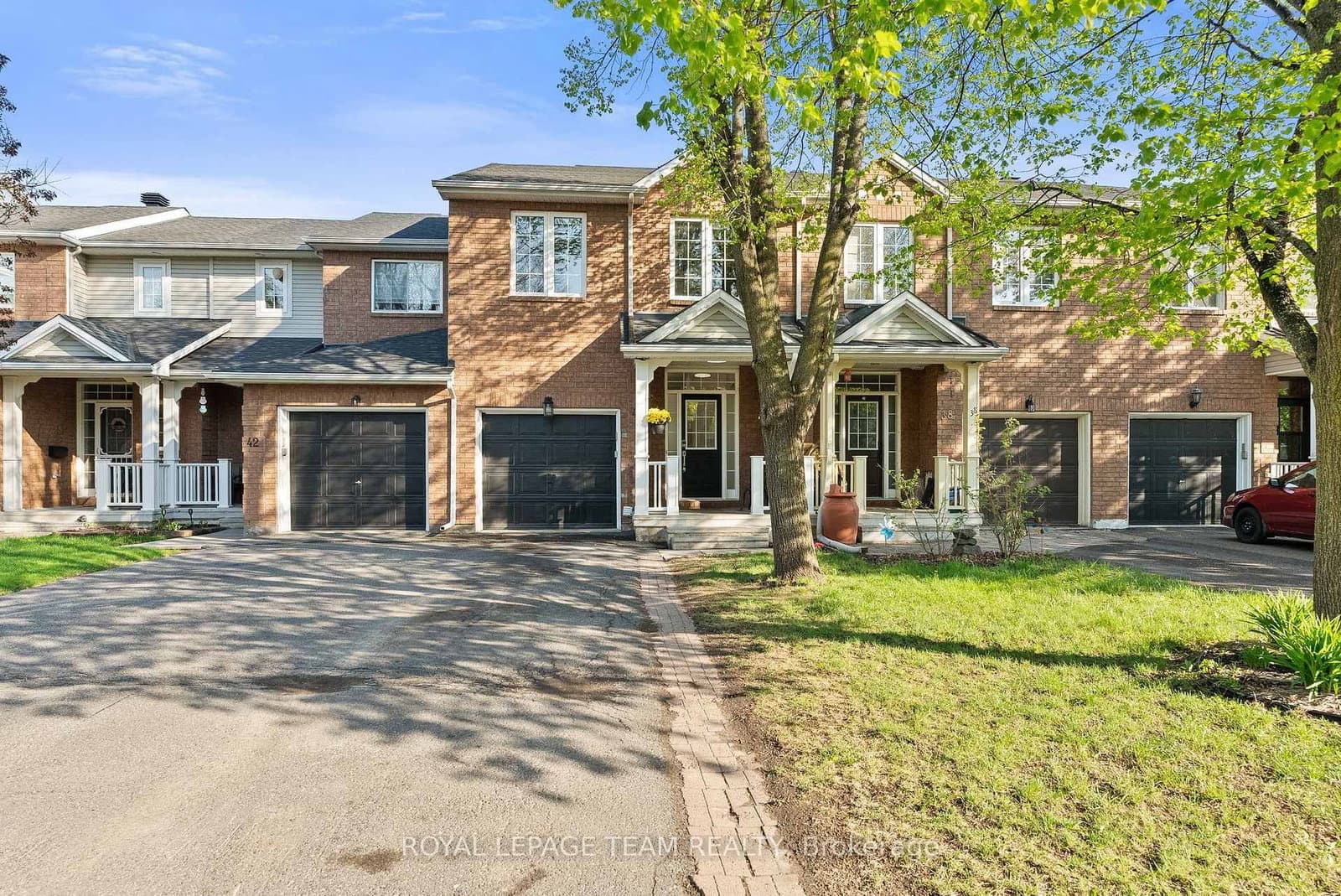 40 Milner Downs Crescent, Kanata, ON