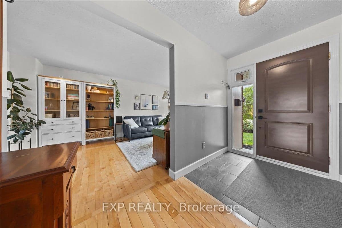 1073 ST GERMAIN Crescent, Ottawa, ON — photo 3
