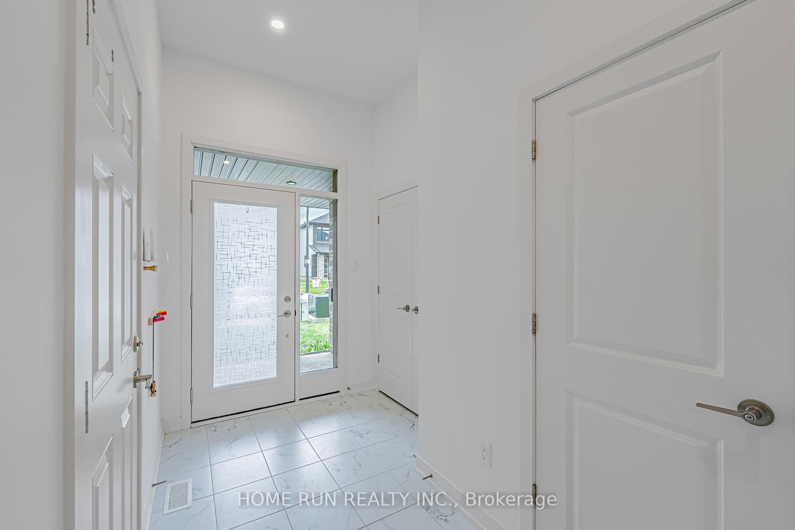 222 Finsbury Avenue, Ottawa, ON — photo 2