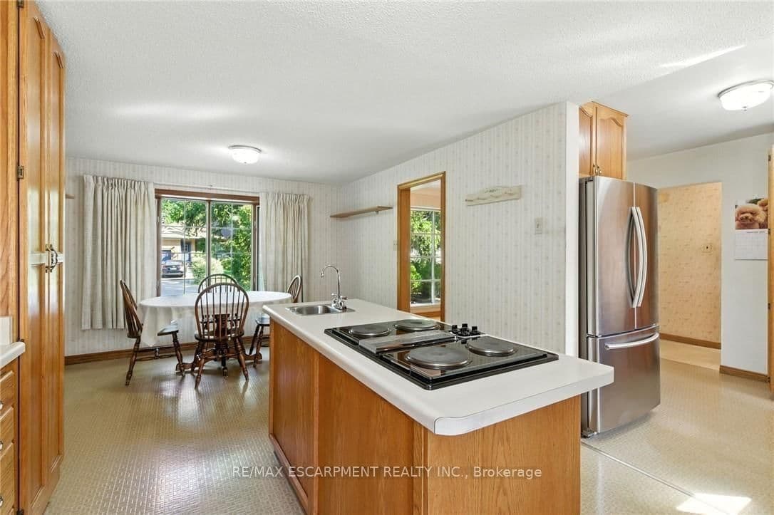 18 Jasper Drive, Hamilton, ON — photo 3