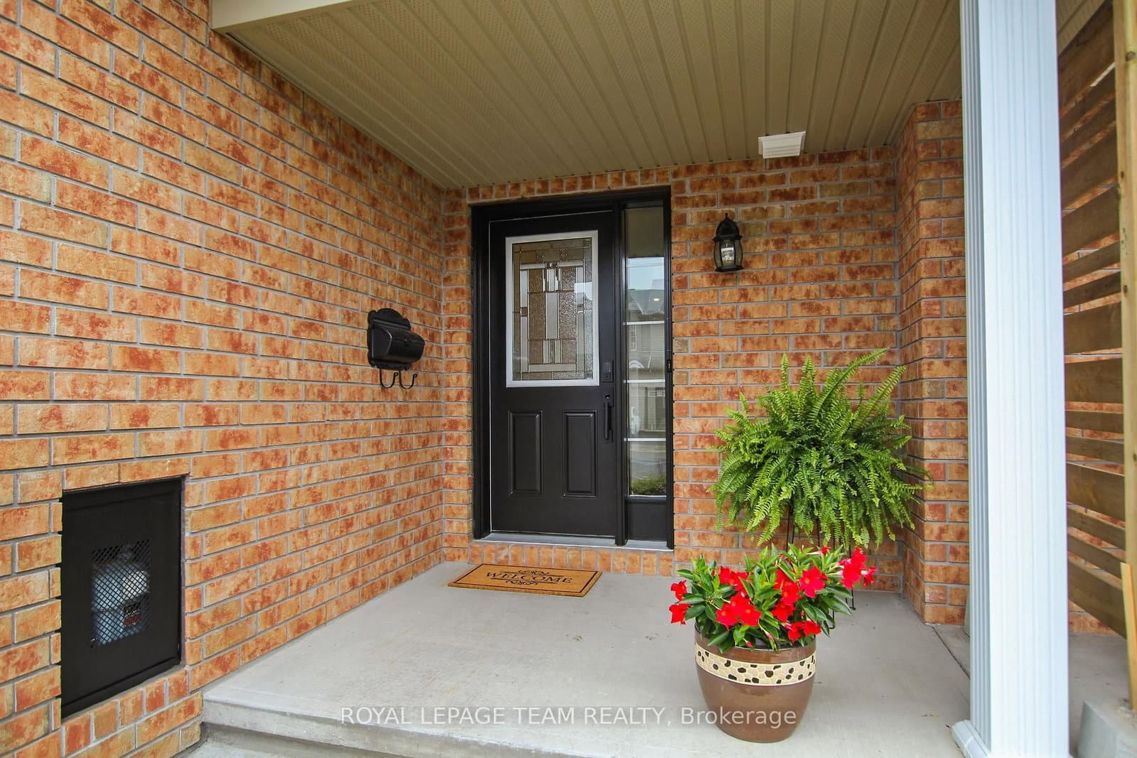 212 Lamplighters Drive, Ottawa, ON — photo 2