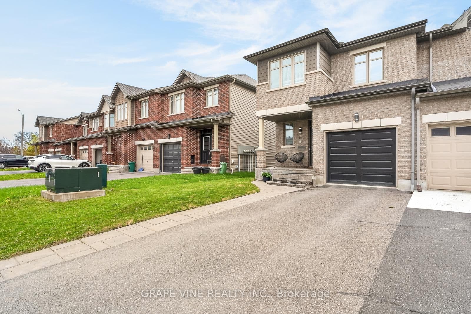 112 Hawkshaw Crescent, Ottawa, ON — photo 2