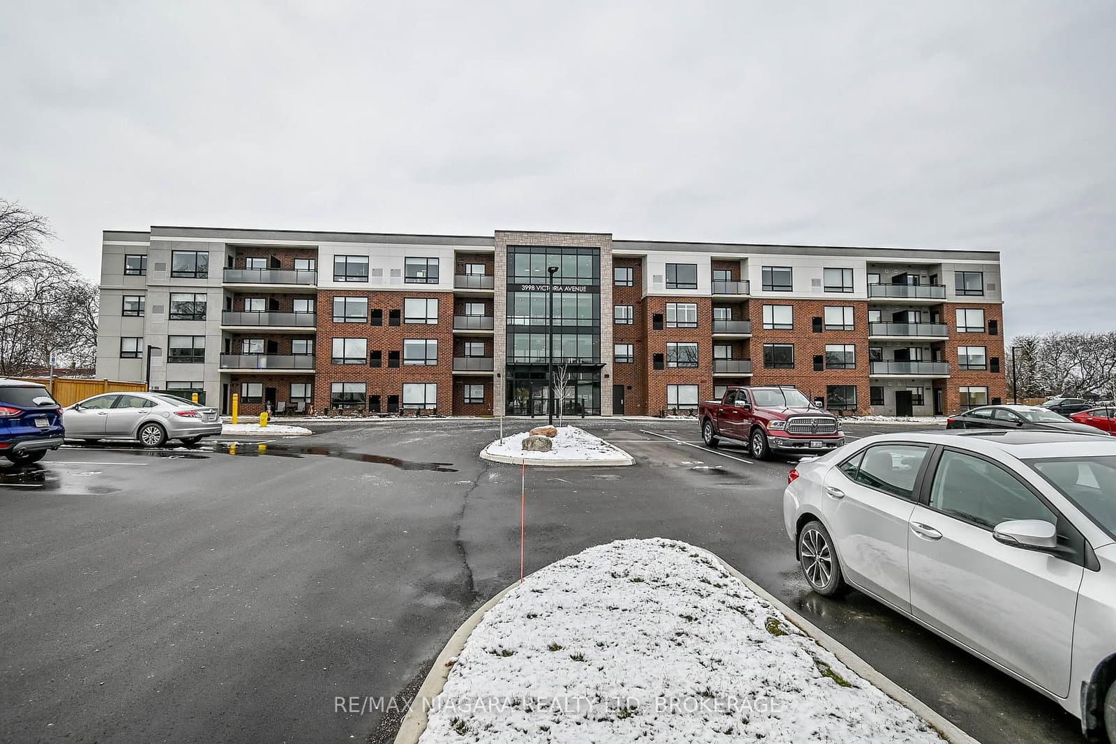 111 - 3998 VICTORIA Avenue, Lincoln, ON