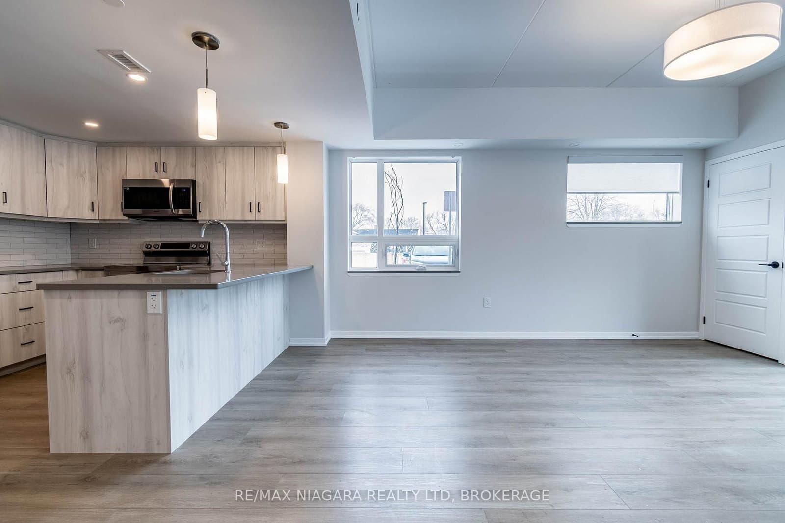 111 - 3998 VICTORIA Avenue, Lincoln, ON — photo 3