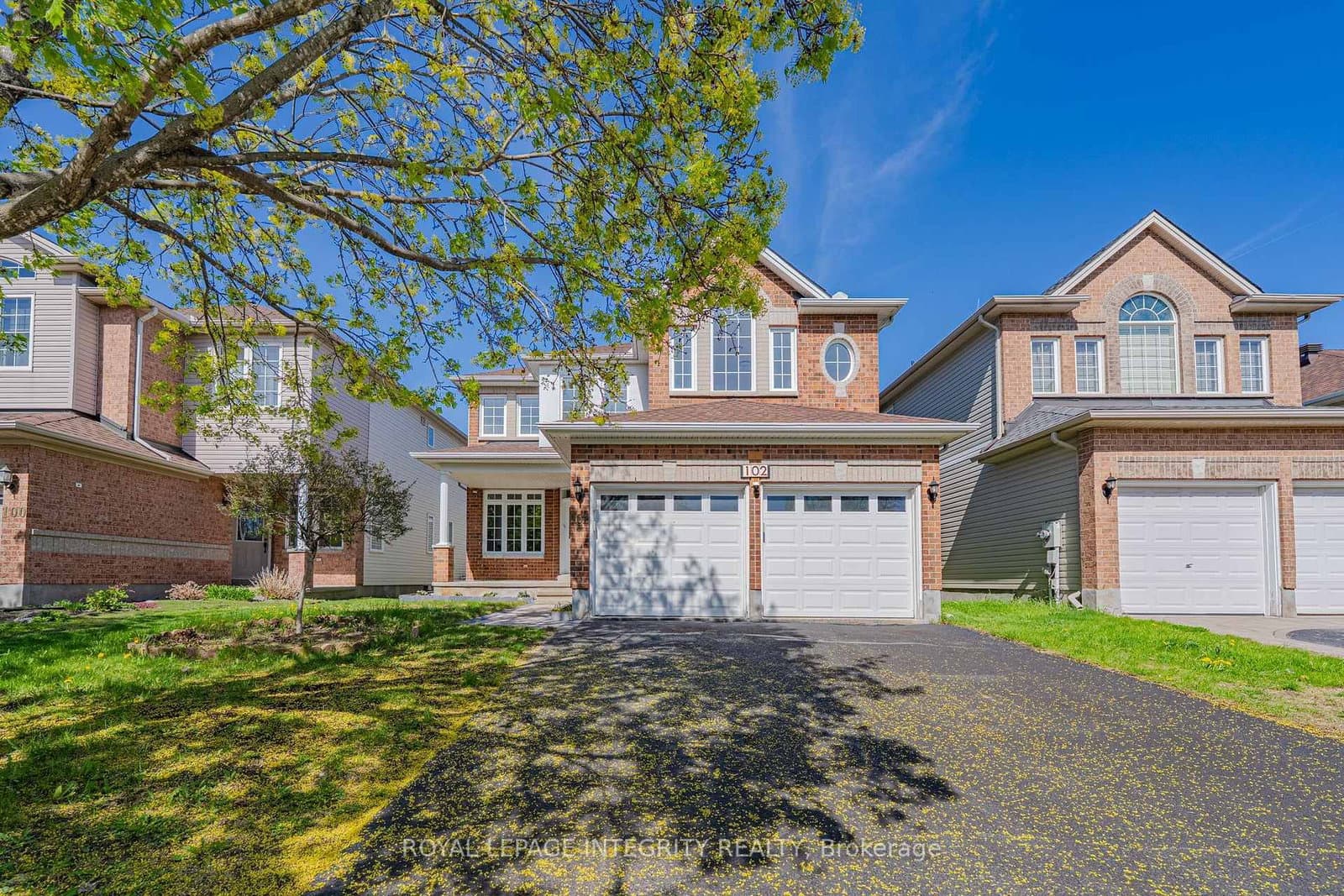 102 WHITESTONE Drive, Ottawa, ON