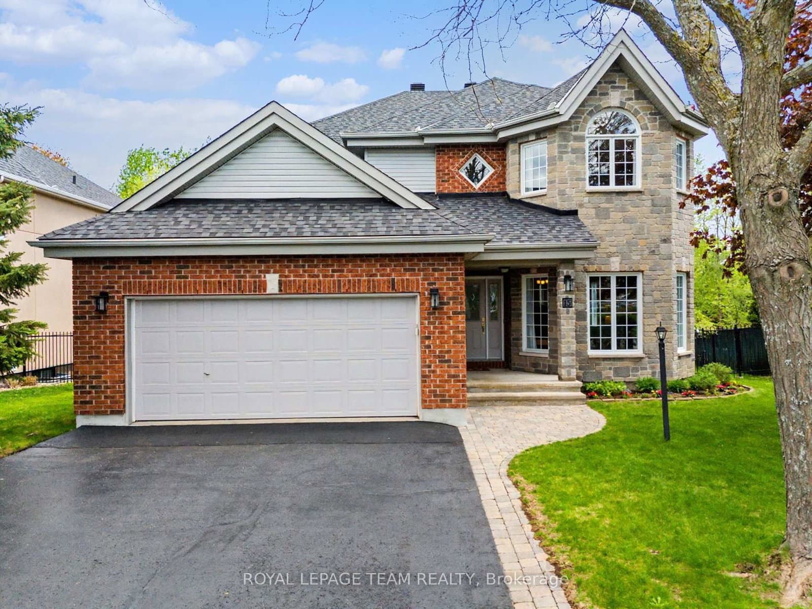 15 Ladybirds Crescent, Stittsville, ON
