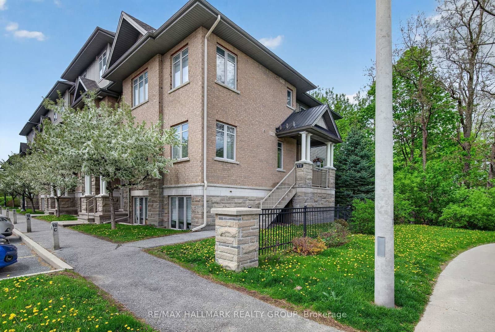 14 - 15 Tadley Private, Ottawa, ON