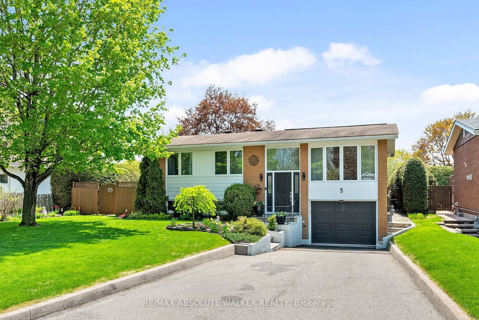 5 West Herrington Court, Ottawa, ON
