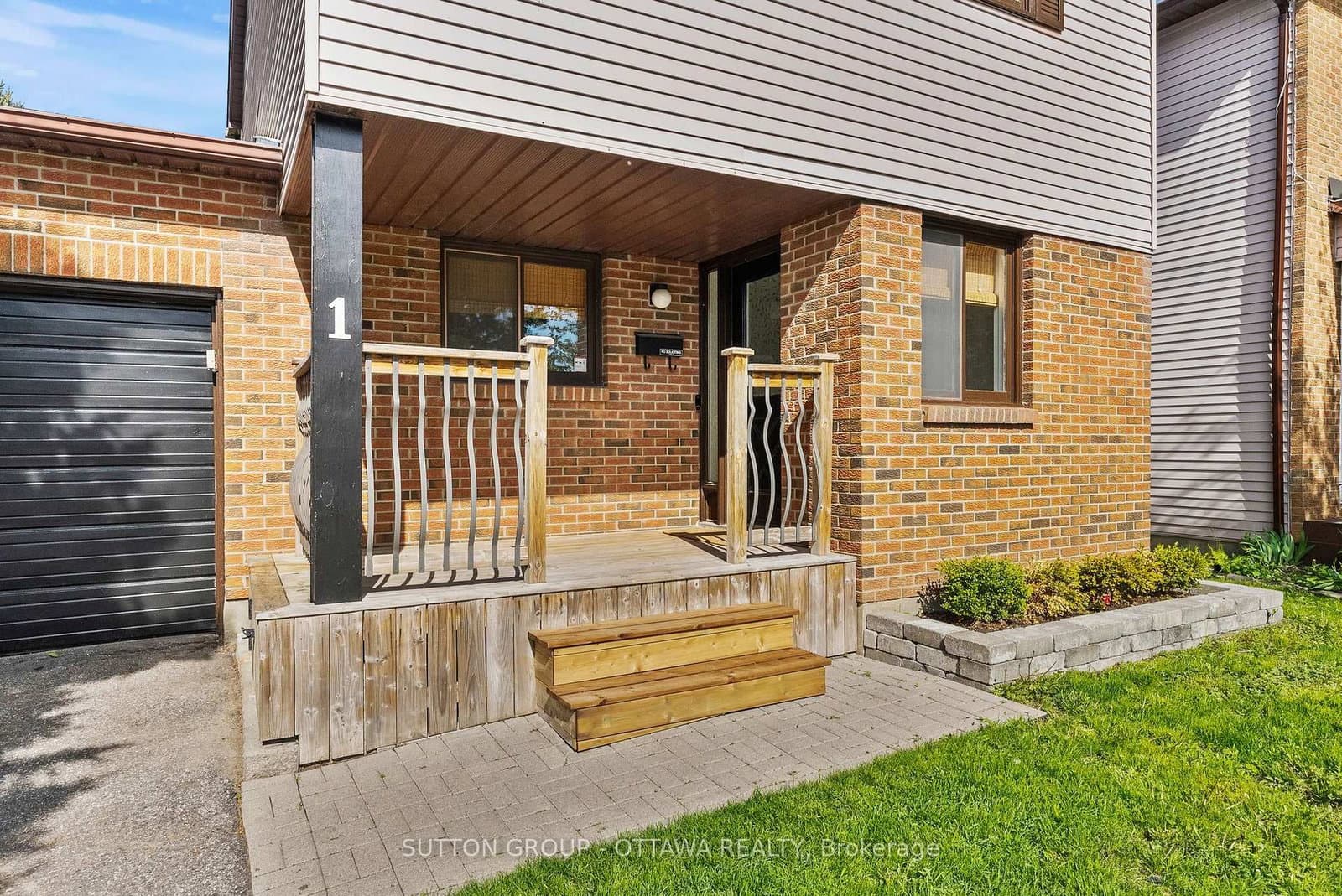 1 Airycot Circle, Barrhaven, ON — photo 3