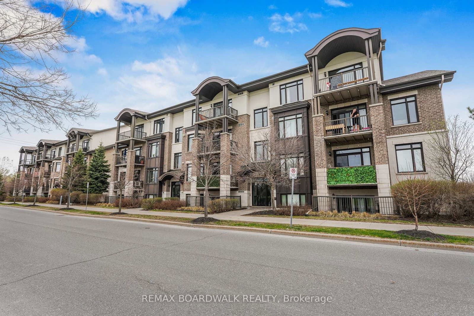 203 - 705 Beauparc Private, Ottawa, ON