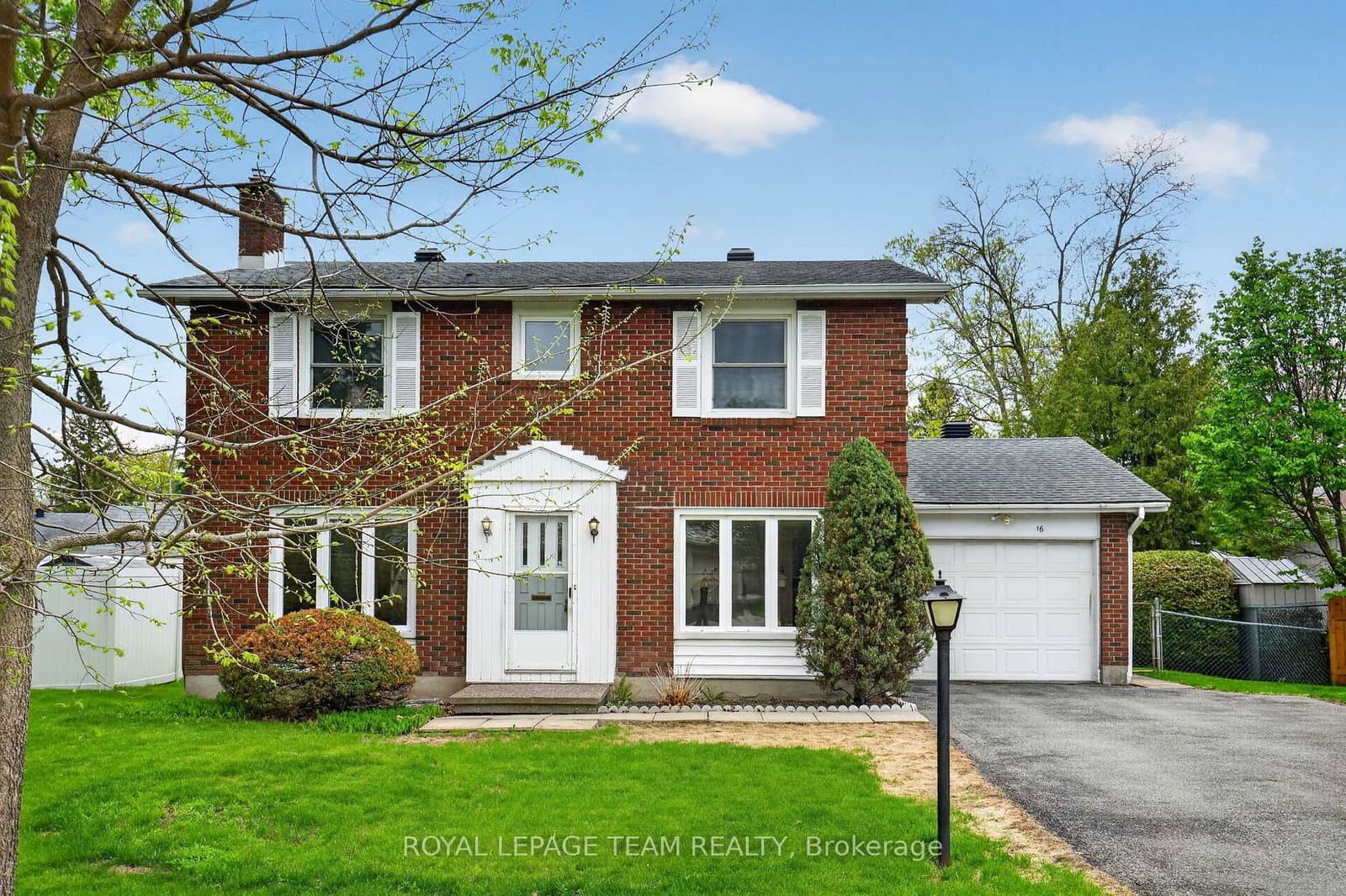 16 Parkglen Drive, Ottawa, ON