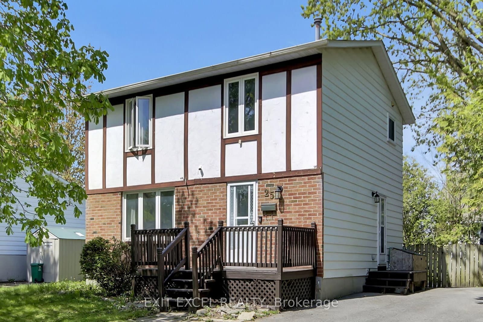 25 Uxbridge Crescent, Ottawa, ON
