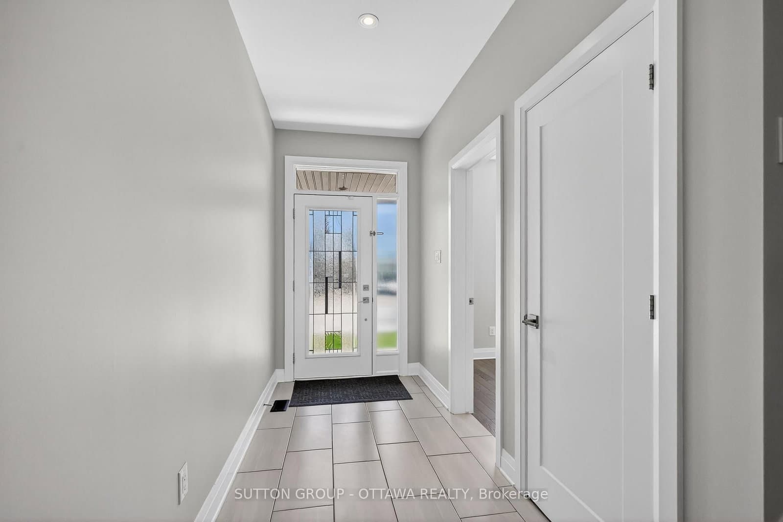 824 CONTOUR Street, Ottawa, ON — photo 3