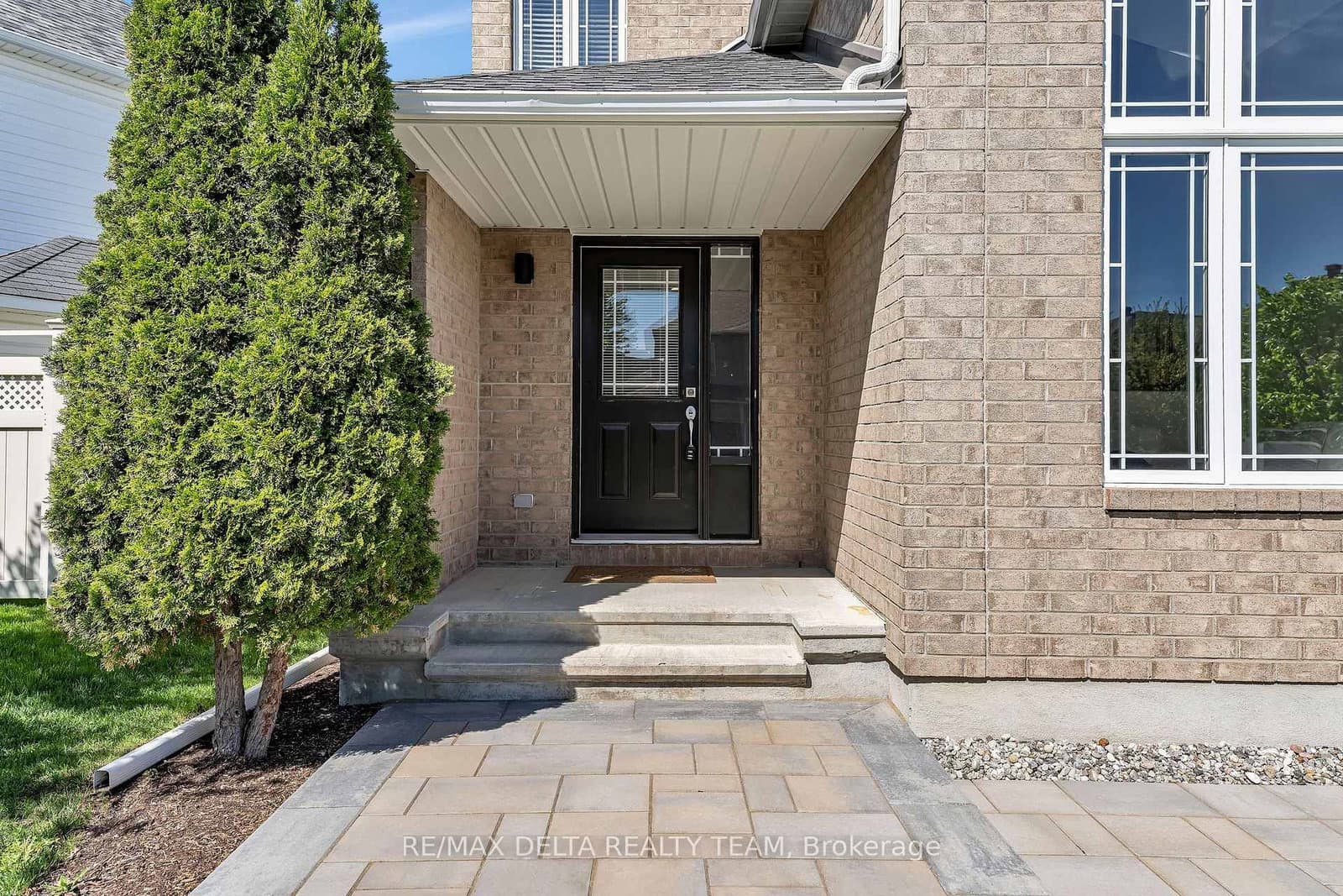310 Sarabella Street, Ottawa, ON — photo 2