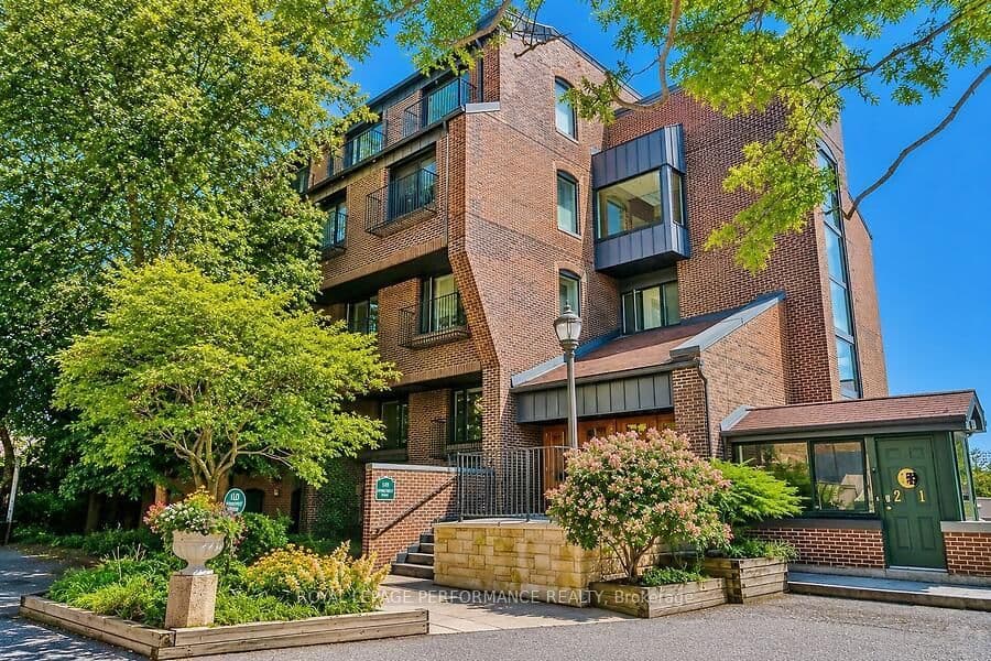 10 - 135 Springfield Avenue, Ottawa, ON