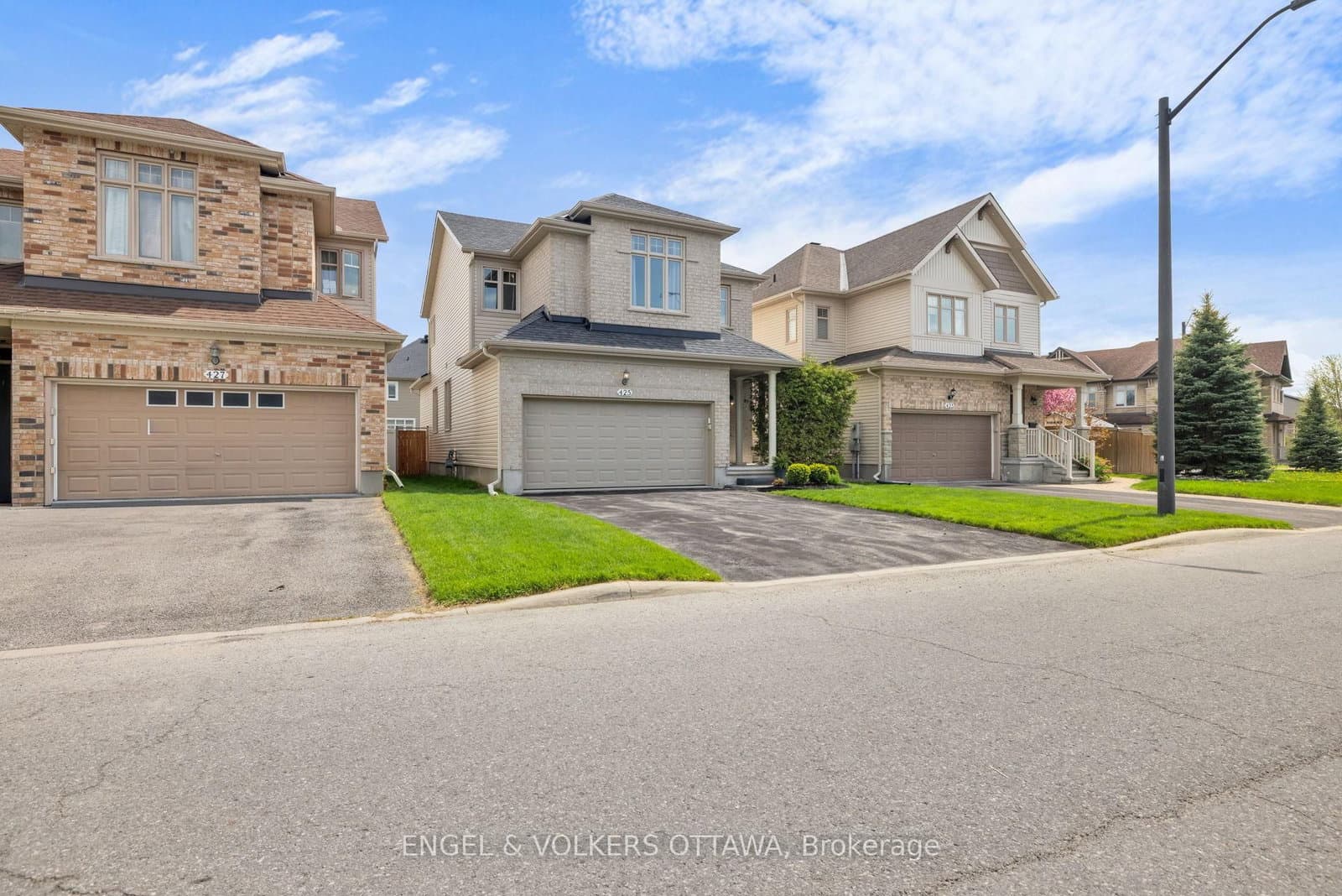425 Cooks Mill Crescent, Ottawa, ON — photo 2