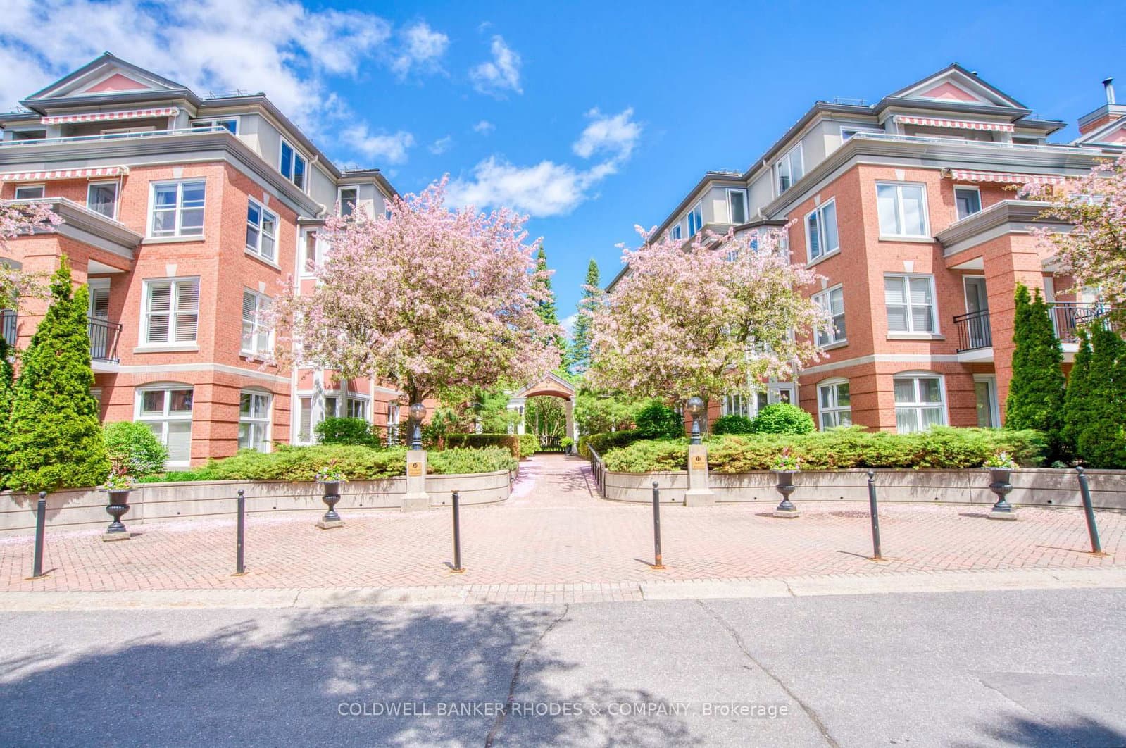102 - 21 Durham Private, Ottawa, ON