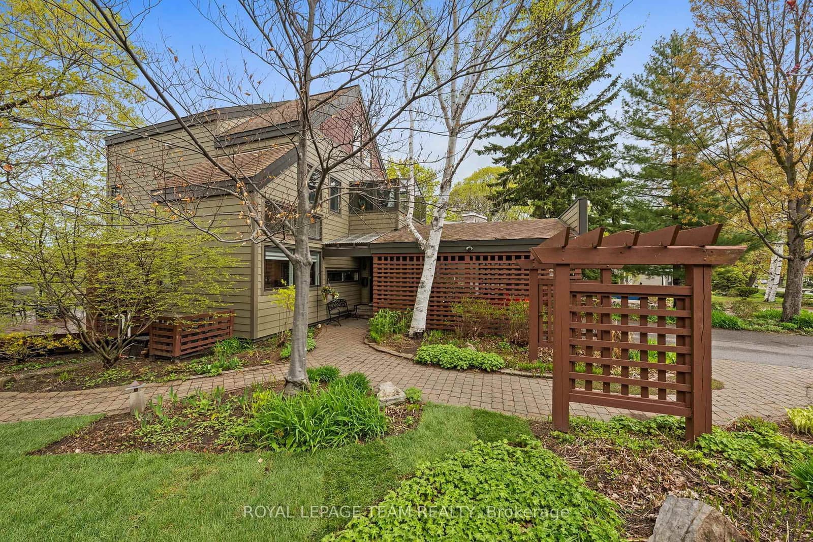 1965 Bromley Road, Ottawa, ON — photo 2