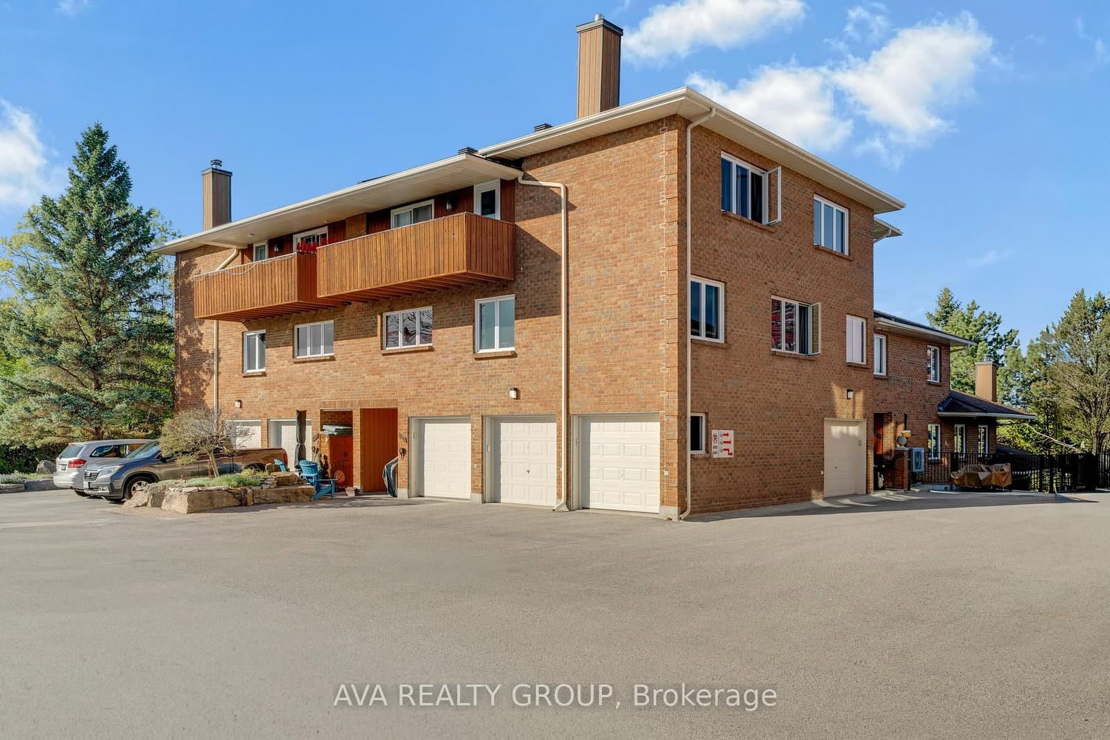 7 - 106 Stratas Court, Kanata, ON