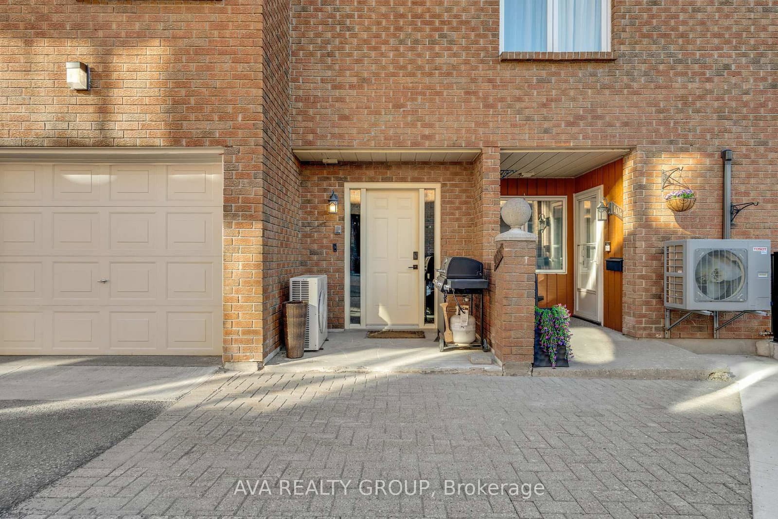 7 - 106 Stratas Court, Kanata, ON — photo 2