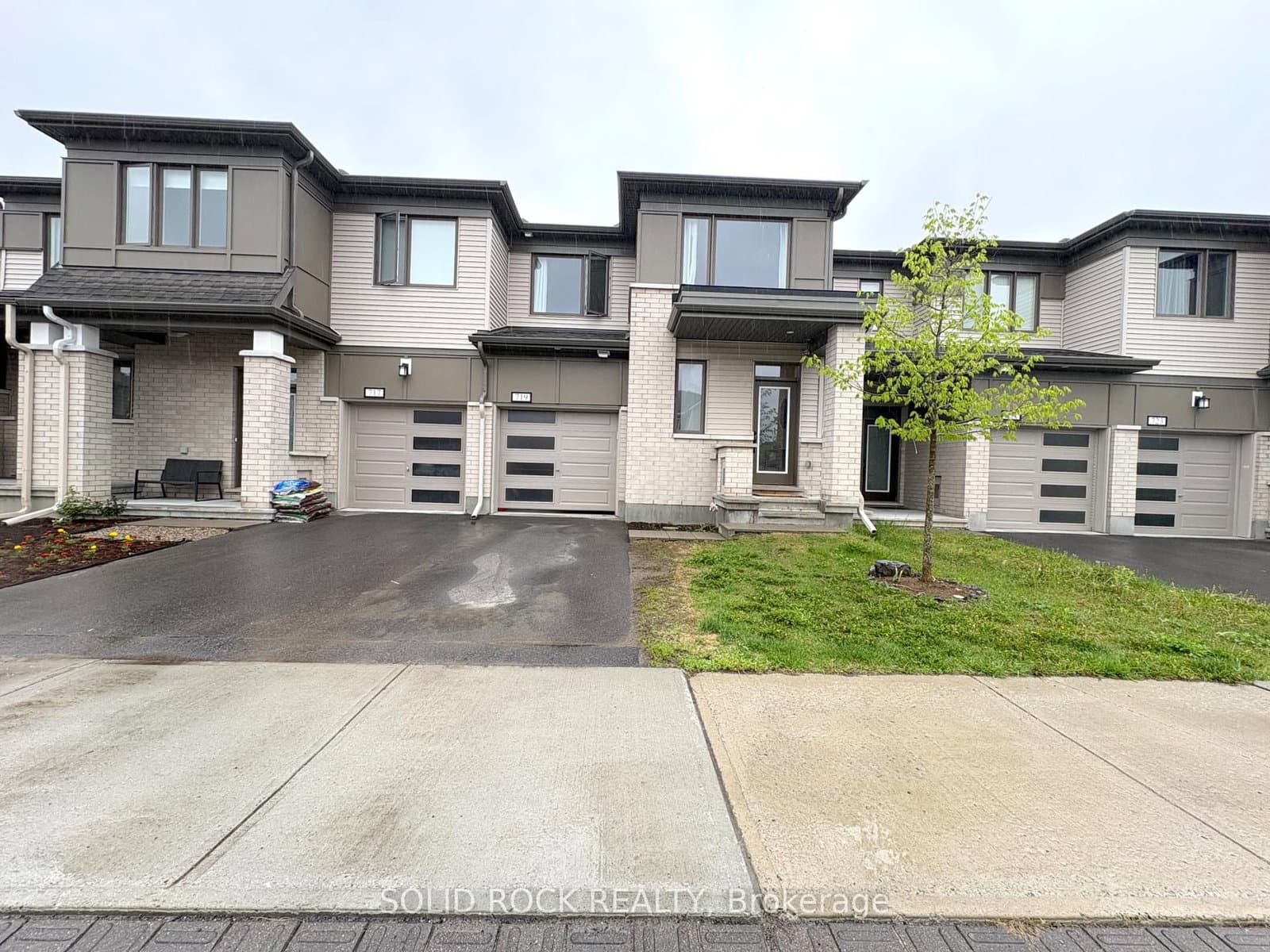 719 Derreen Avenue, Ottawa, ON — photo 2
