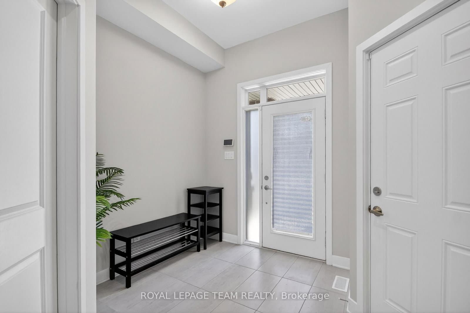 50 Thunderbolt Street, Ottawa, ON — photo 2