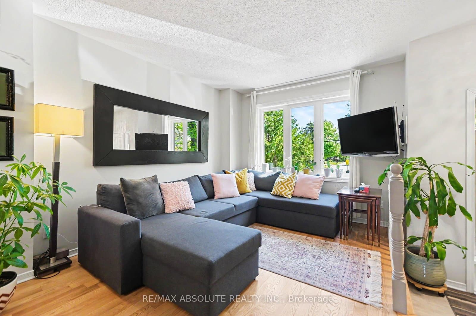 700 Tweesdmuir Avenue, Ottawa, ON — photo 3