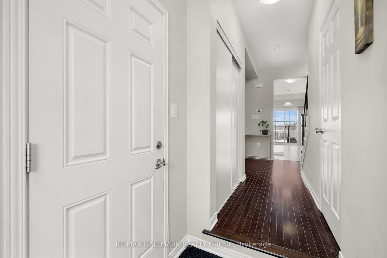 132 LARAMIE Crescent, Ottawa, ON — photo 2