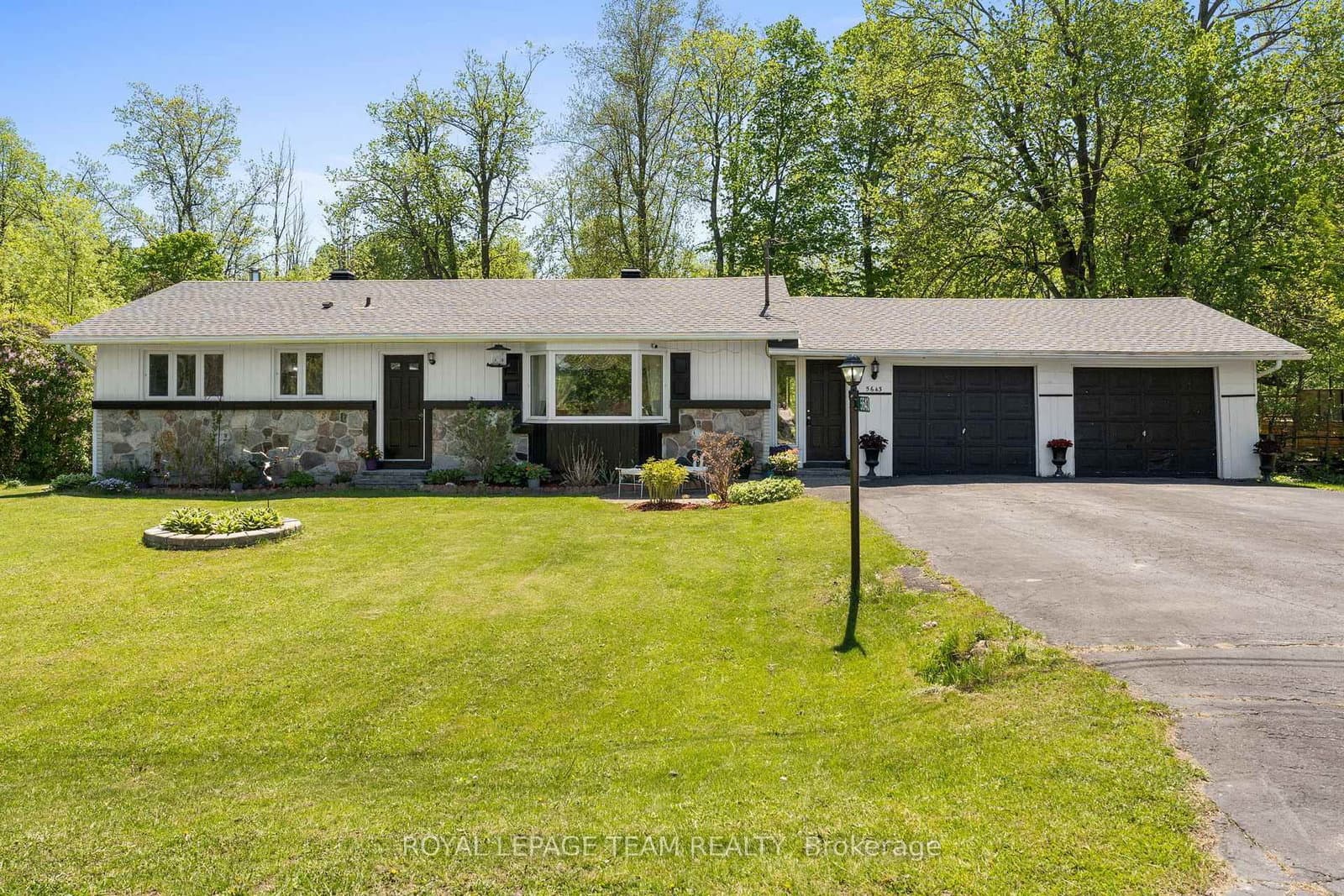 5643 Ficko Crescent, Ottawa, ON — photo 2