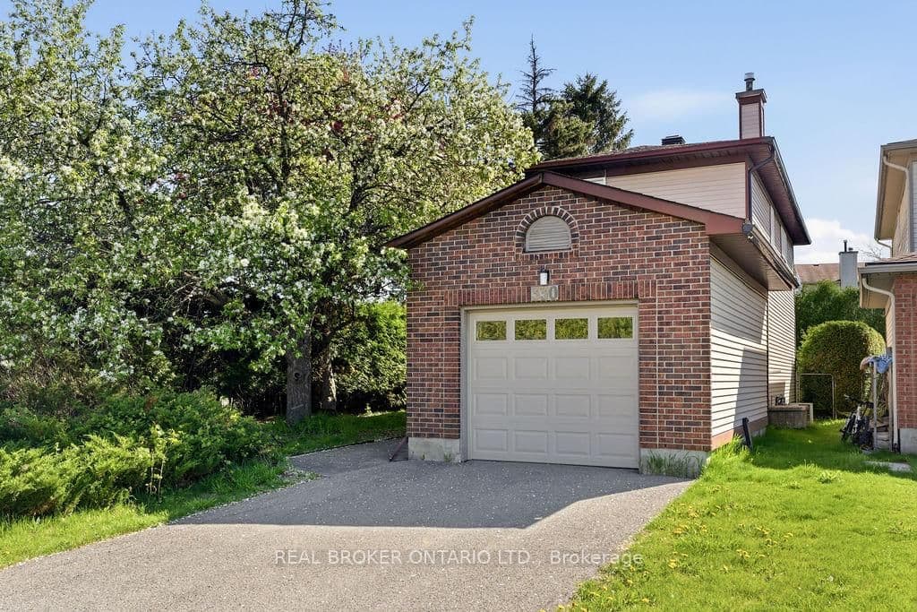 330 Fernleaf Crescent, Orleans, ON — photo 2