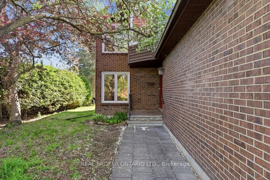 330 Fernleaf Crescent, Orleans, ON — photo 3