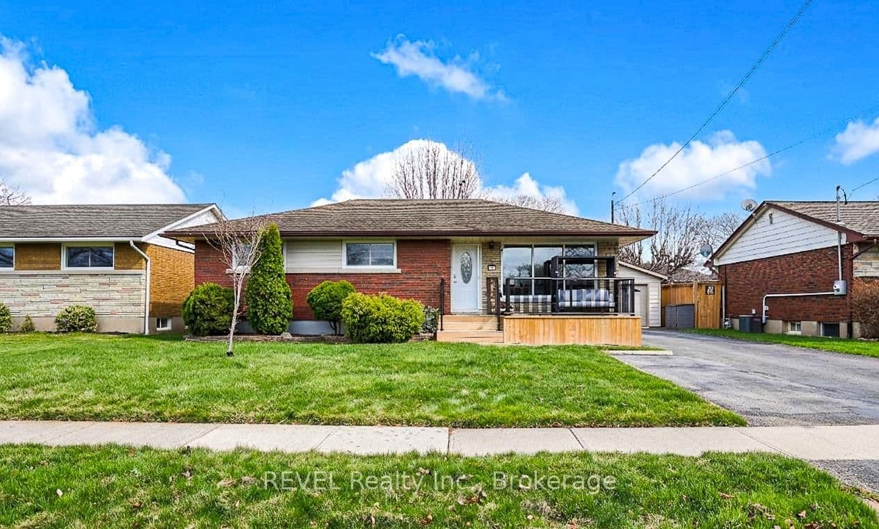 24 Grosvenor Street, St. Catharines, ON — photo 2
