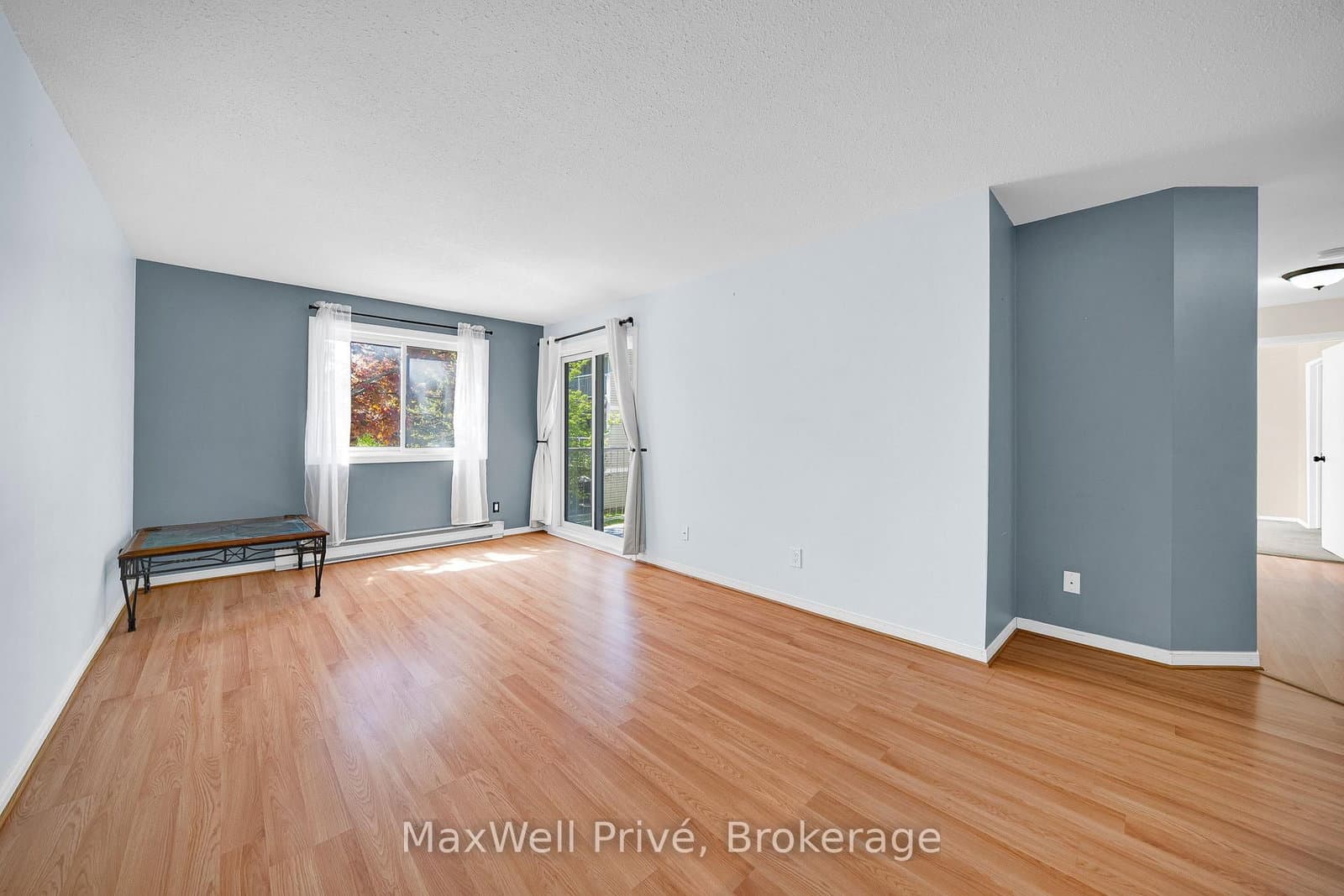 218 - 250 Brittany Drive, Ottawa, ON