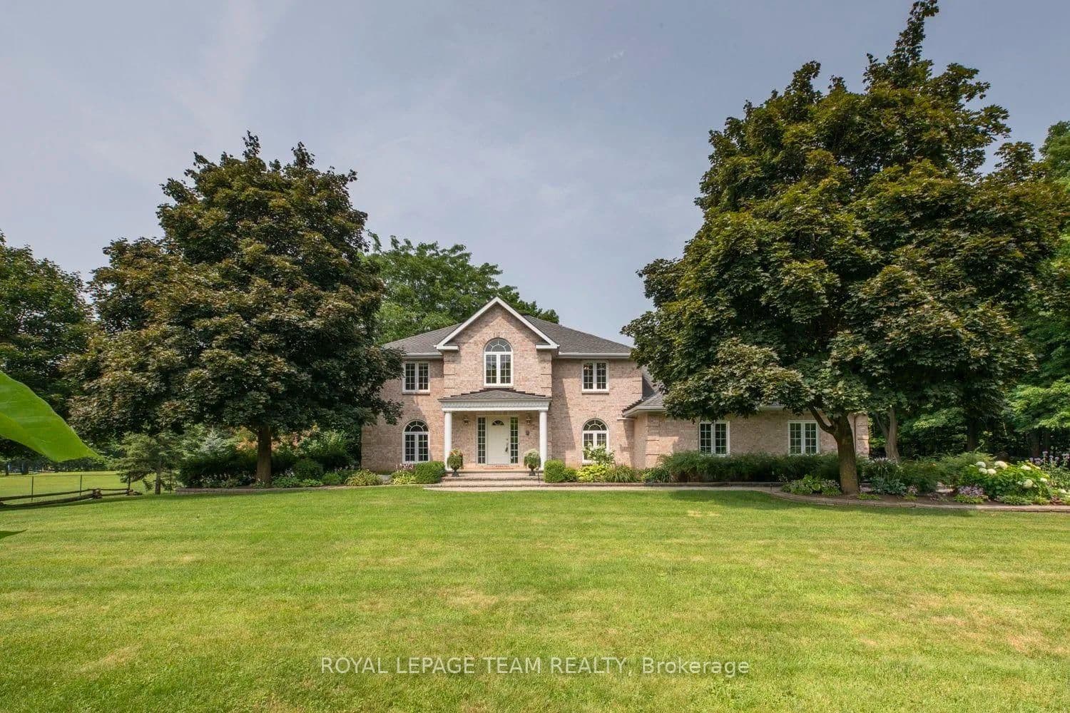 105 MARGARET ANNE Drive, Carp, ON — photo 2