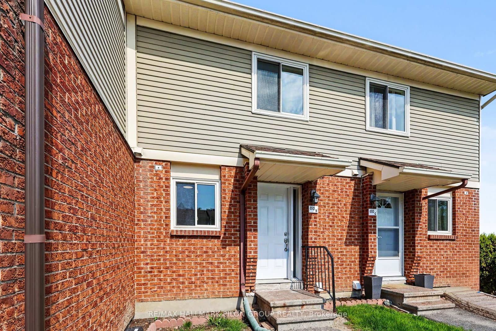 B - 110 Valley Stream Drive, Ottawa, ON — photo 2