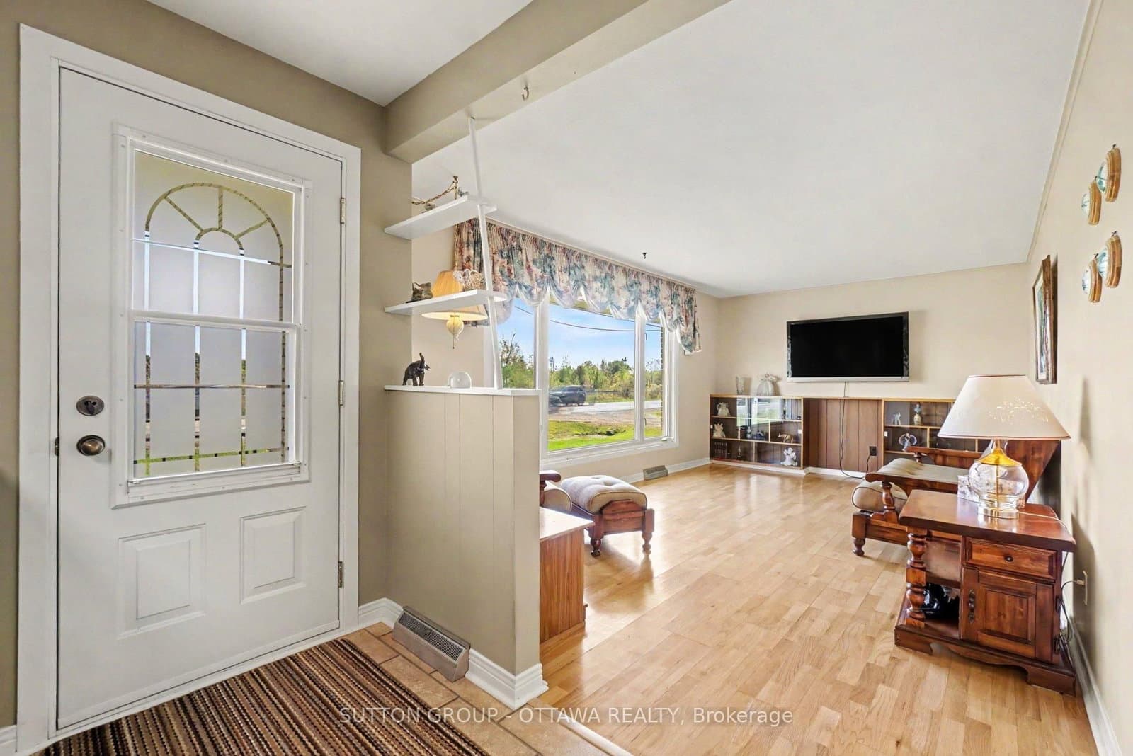 6573 Russell Road, Carlsbad Springs, ON — photo 3